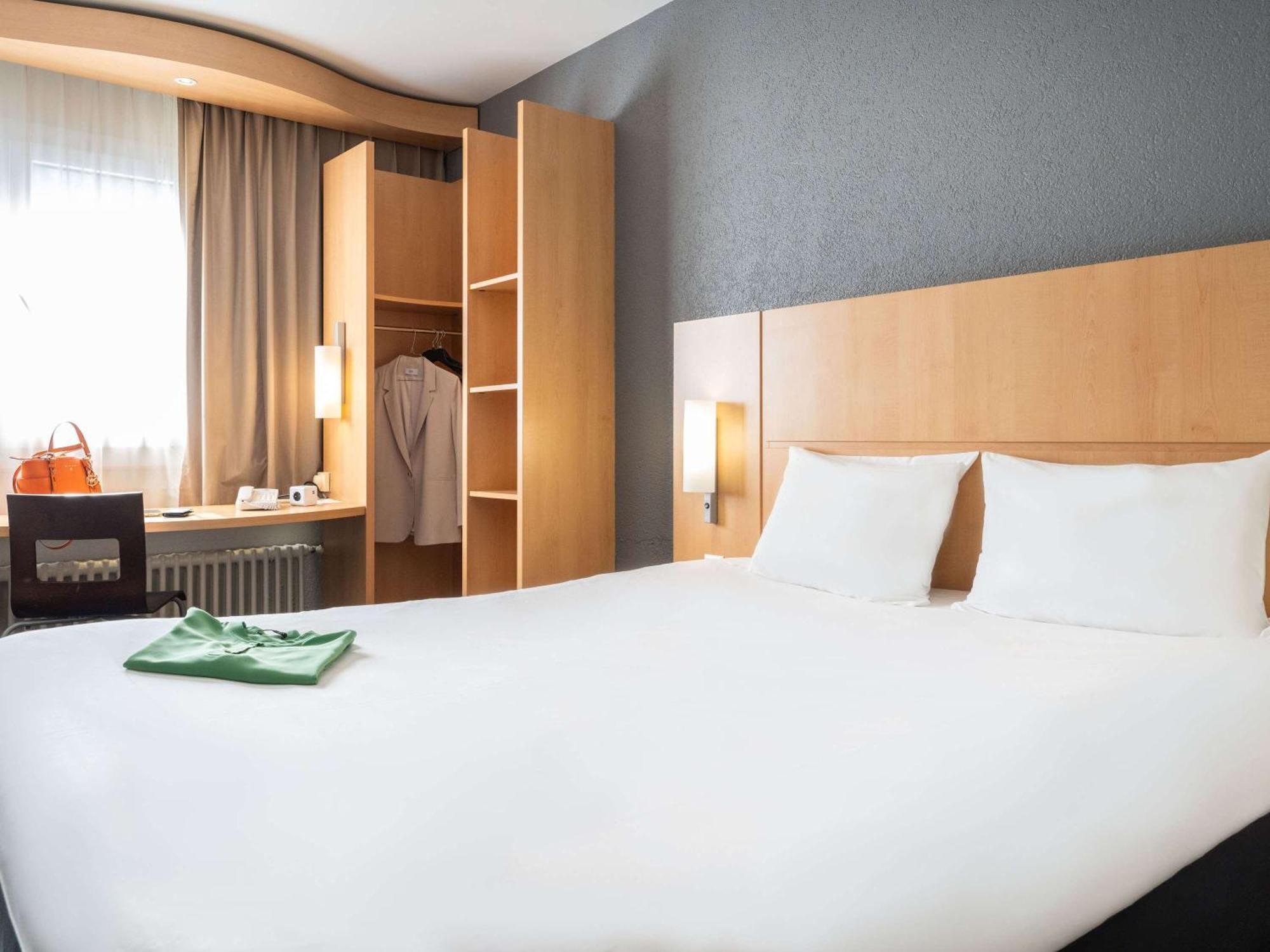 Ibis Geneve Centre Gare Hotel Exterior photo
