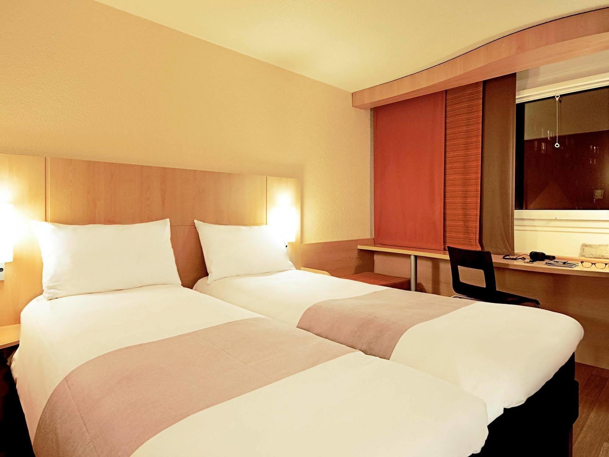Ibis Geneve Centre Gare Hotel Exterior photo