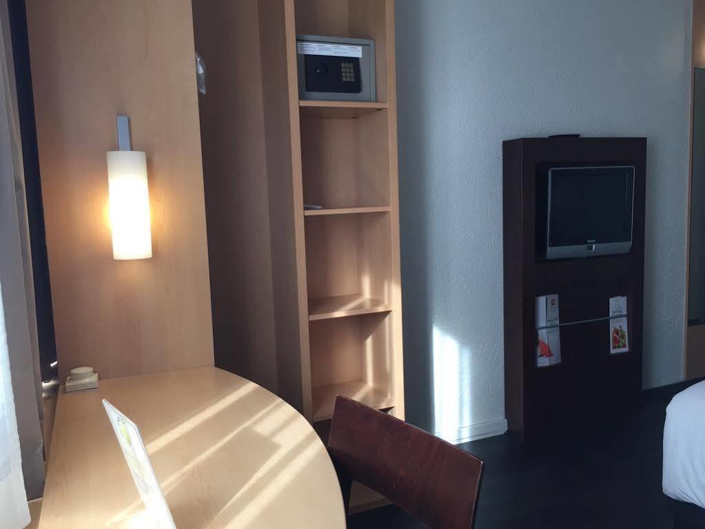 Ibis Geneve Centre Gare Hotel Exterior photo